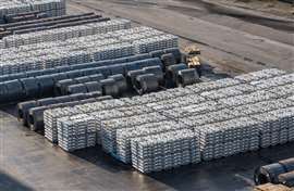 Ingots of aluminum and rolls of steel (Image: Adobe Stock)